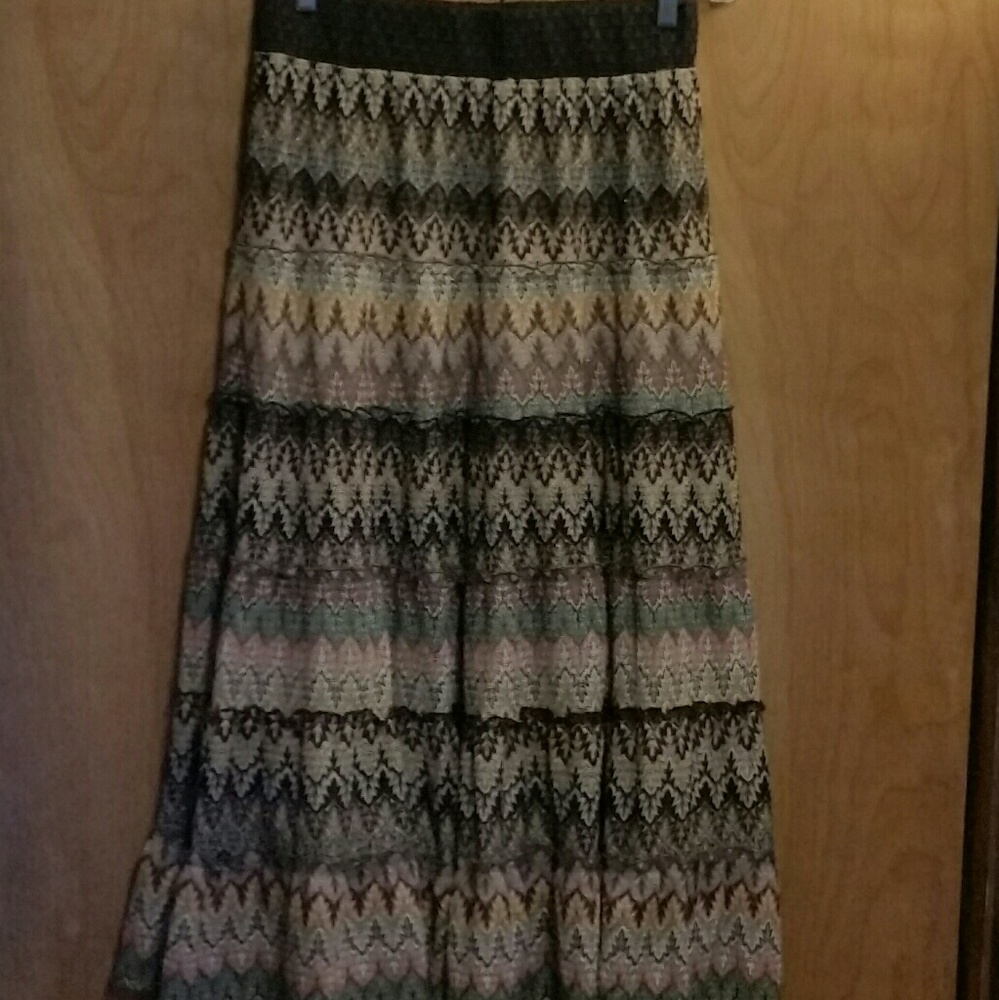 Skirt with wide elastic waist size Large